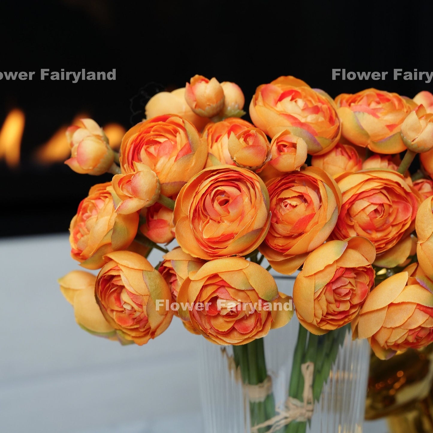 Gradual orange ranunculus bundle held in hand