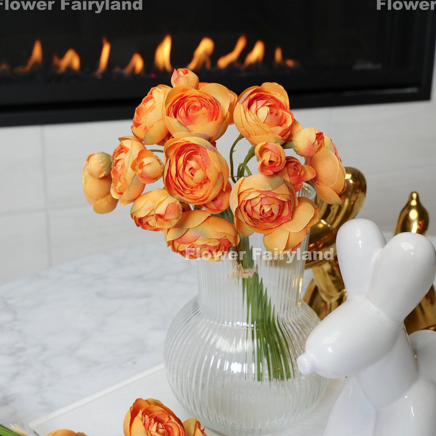 Gradual orange mini ranunculus bundle detail