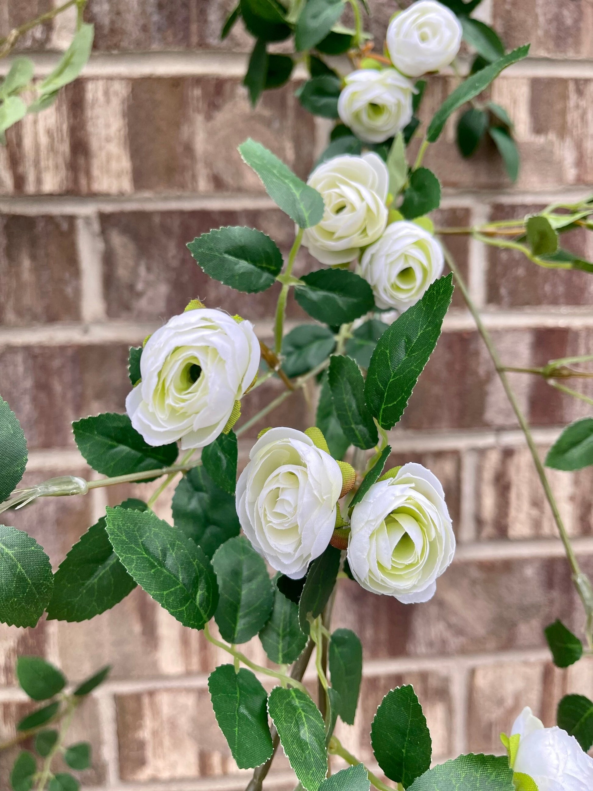 White mini rose garland detail
