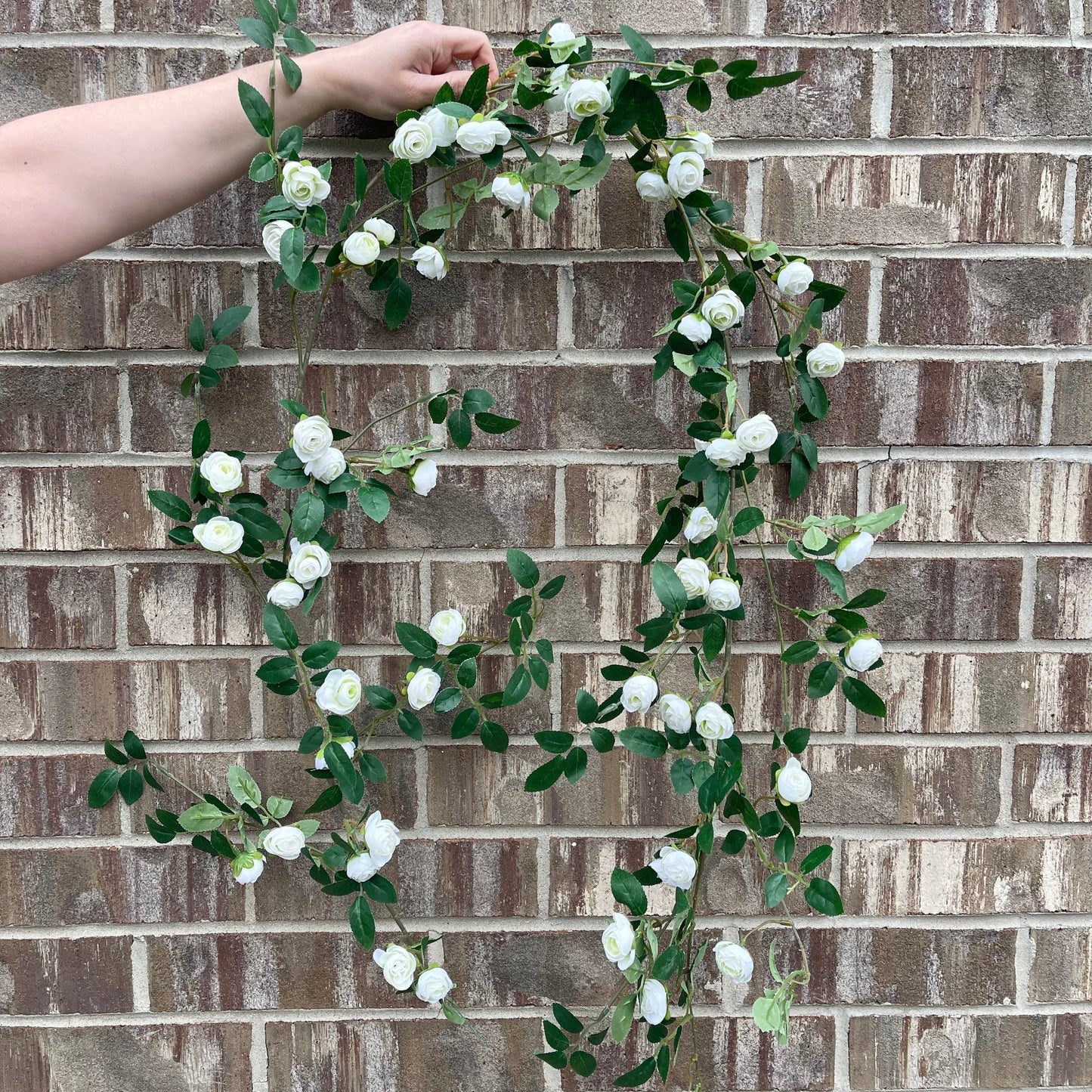 White mini rose garland square cover