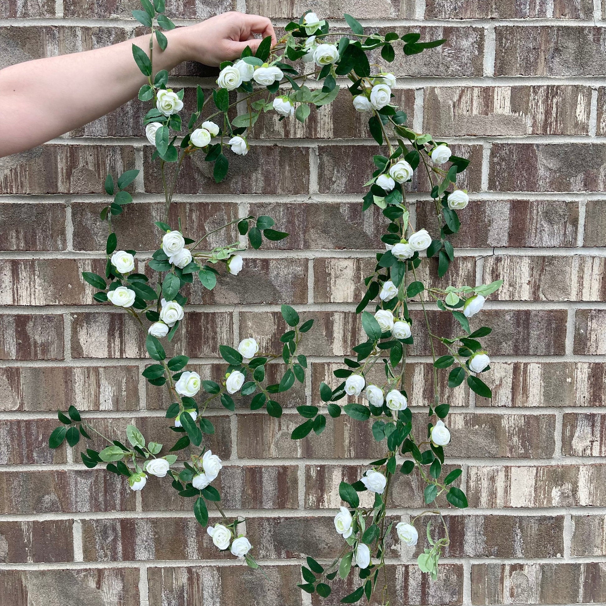 White mini rose garland square cover