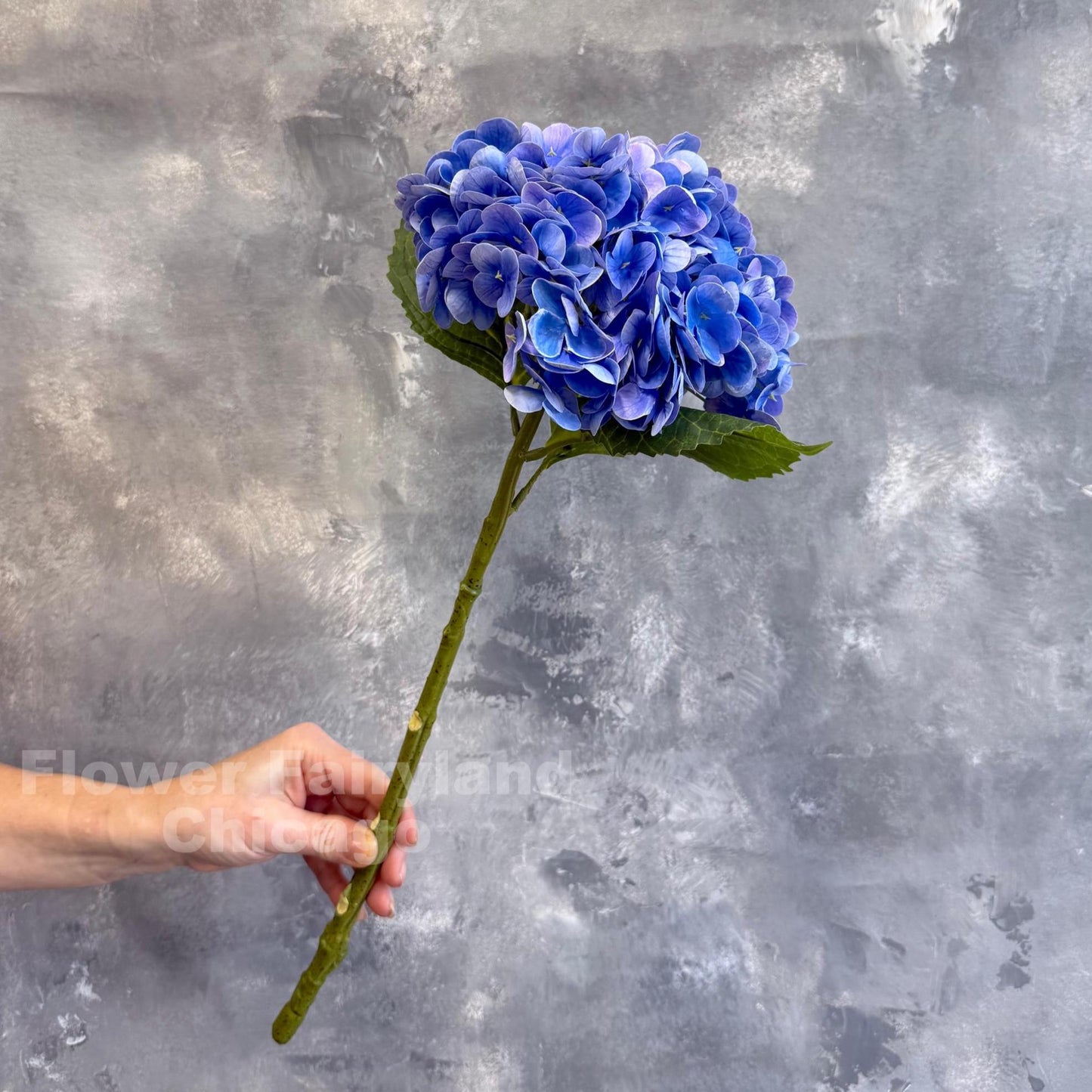 Blue violet hydrangea decor idea