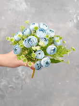 Load image into Gallery viewer, 15 Heads Mini Rose Small Bouquet - Blue
