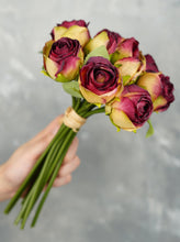 Load image into Gallery viewer, 10 Stems Dried Look Rose Bouquet - Red
